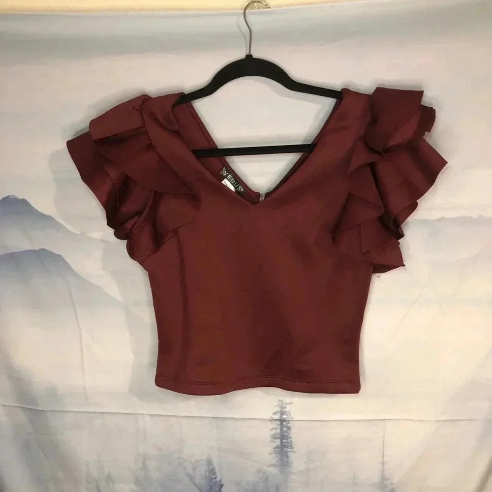 💥🌹Burgundy Flutter/Ruffle crop top size Small and Medium￼🌹💥